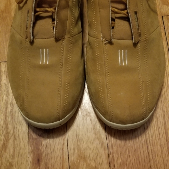 Shoes - Picture 4 of 5